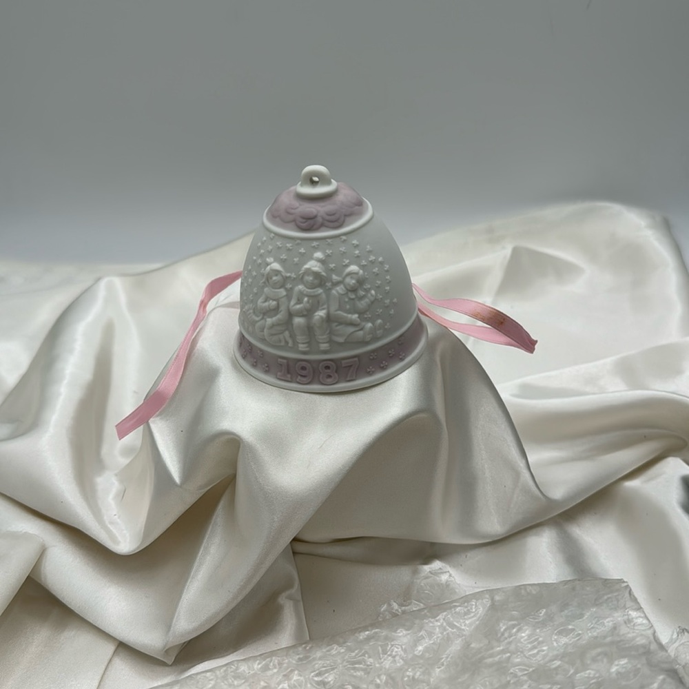 1987 Lladro Christmas Bell